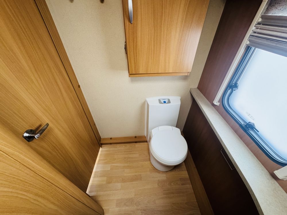 Swift  Challenger 570 