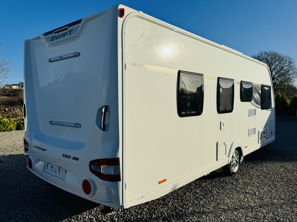 Swift Challenger  560 Island bed 