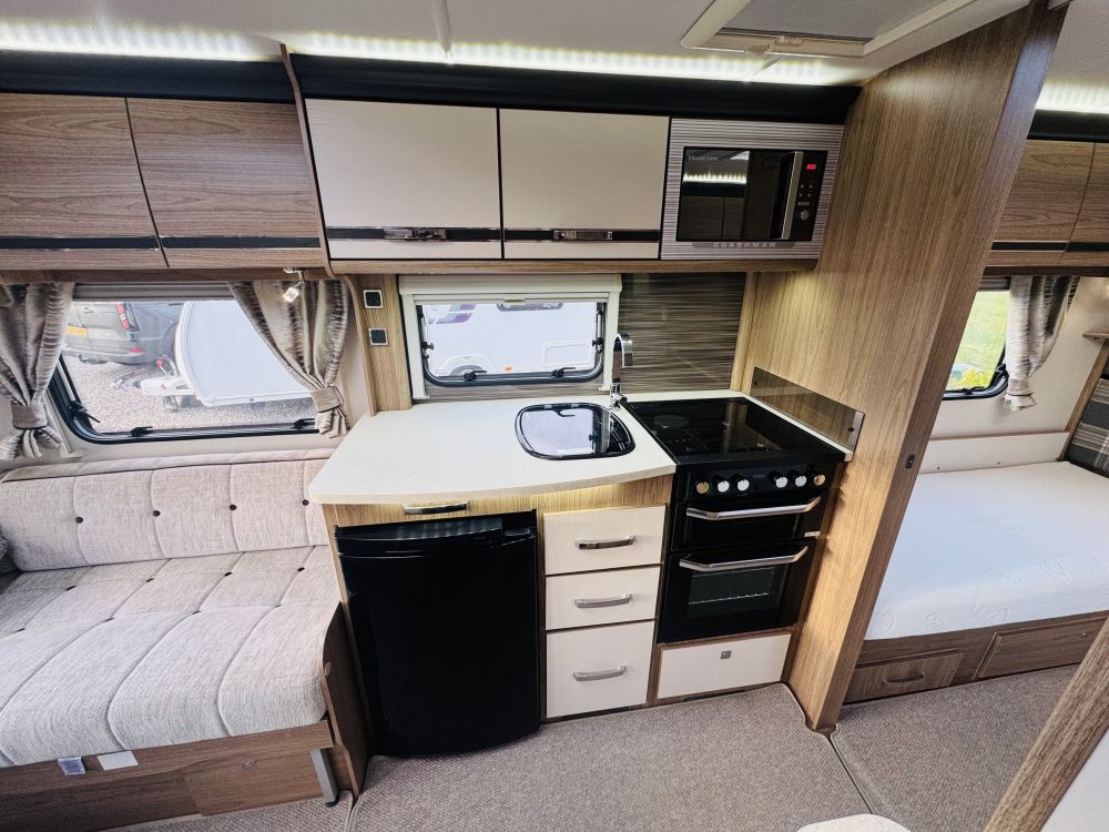 Coachman vip 565  Fixed single beds 