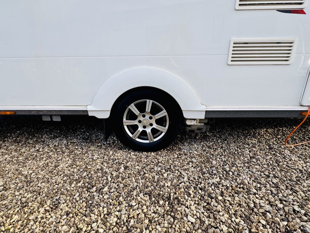 Coachman vip 565  Fixed single beds 