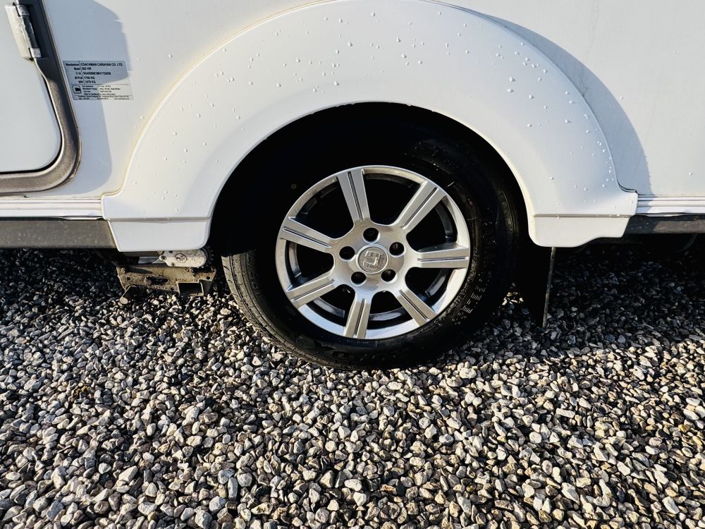 Coachman vip 565  Fixed single beds 