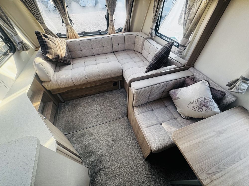 Coachman  Pastiche 470 
