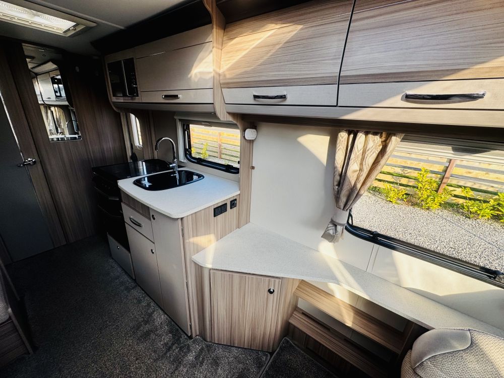 Coachman  Pastiche 470 