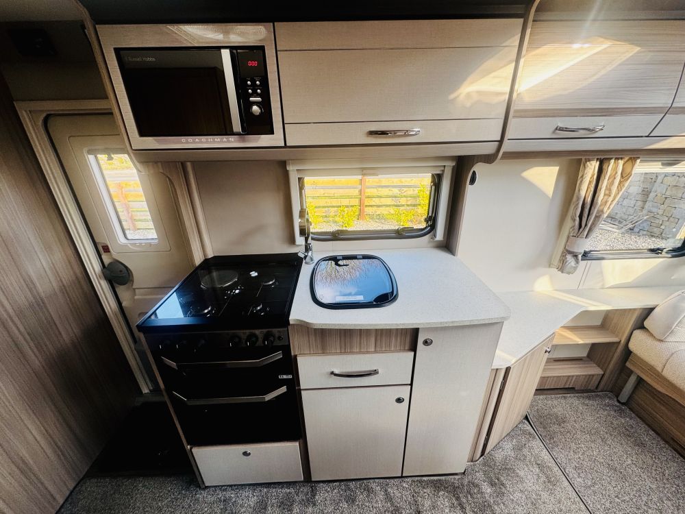 Coachman  Pastiche 470 