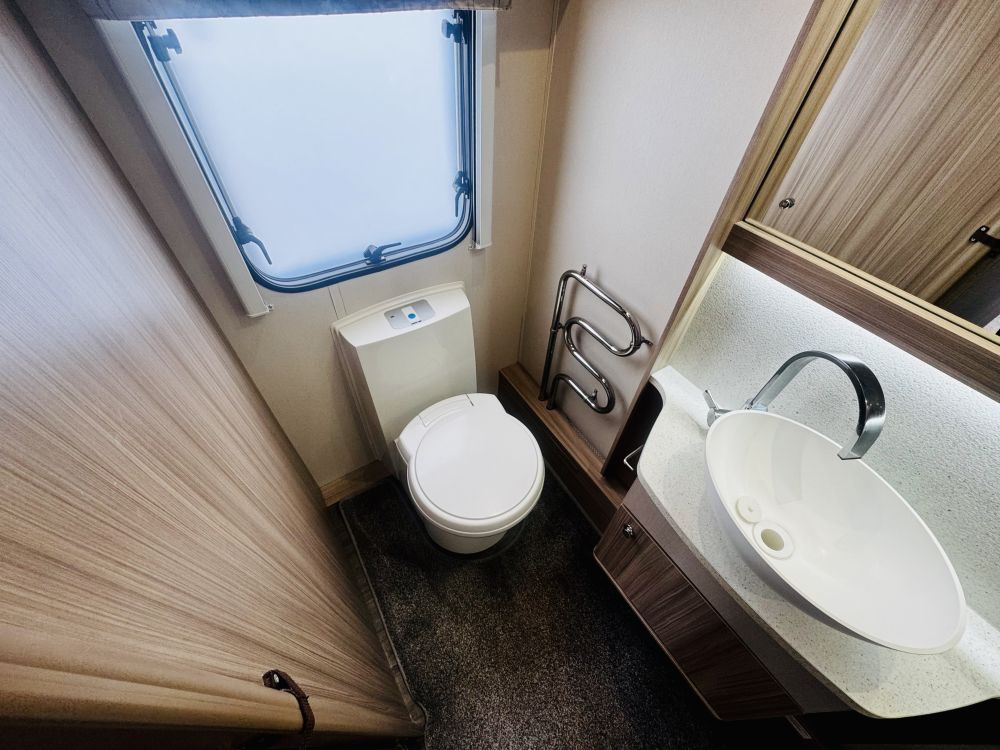 Coachman  Pastiche 470 