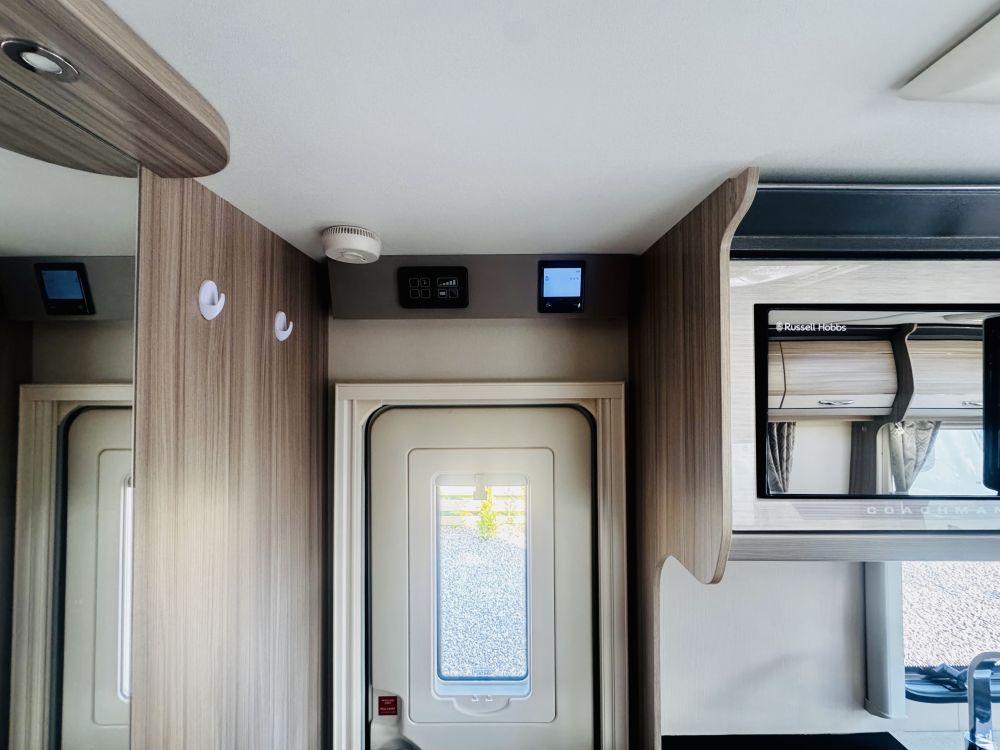 Coachman  Pastiche 470 