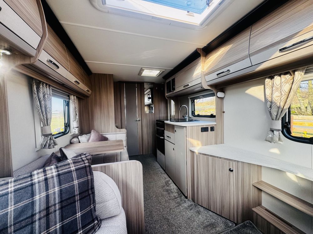 Coachman  Pastiche 470 